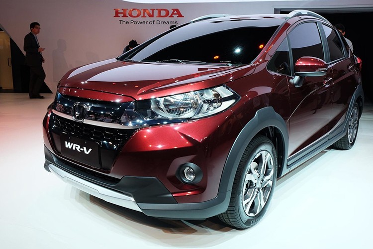 Về cơ bản, mẫu  xe ôtô Honda WR-V là mẫu crossover cỡ nhỏ được phát triển dựa trên người anh em Jazz quen thuộc. hãng xe ôtô Honda đã chính thức giới thiệu và ra mắt mẫu xe này tại Ấn Độ vào ngày 16/3 vừa qua, thêm lựa chọn cho khách hàng trong phân khúc xe nhỏ gọn gầm cao, chủ yếu vận hành trong đô thị.